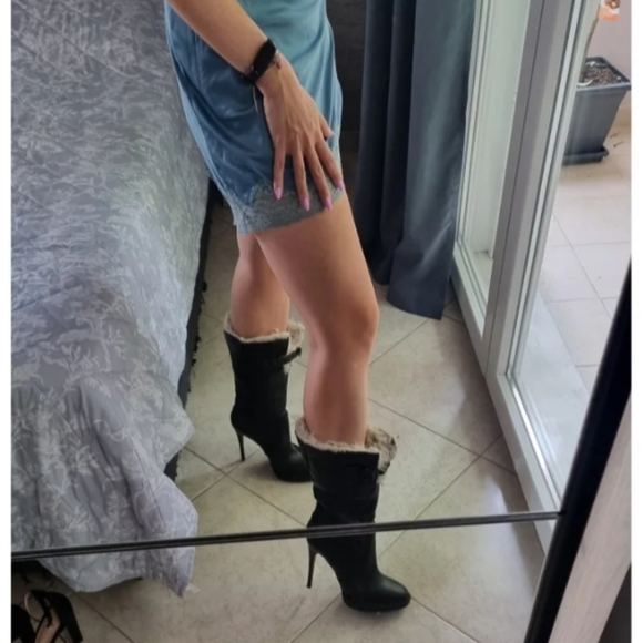 BURBERRY Black Leather Shearling Lined Boots - Picture 8 of 8